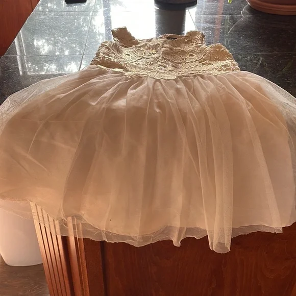 Flower girl dress - Picture 3 of 7